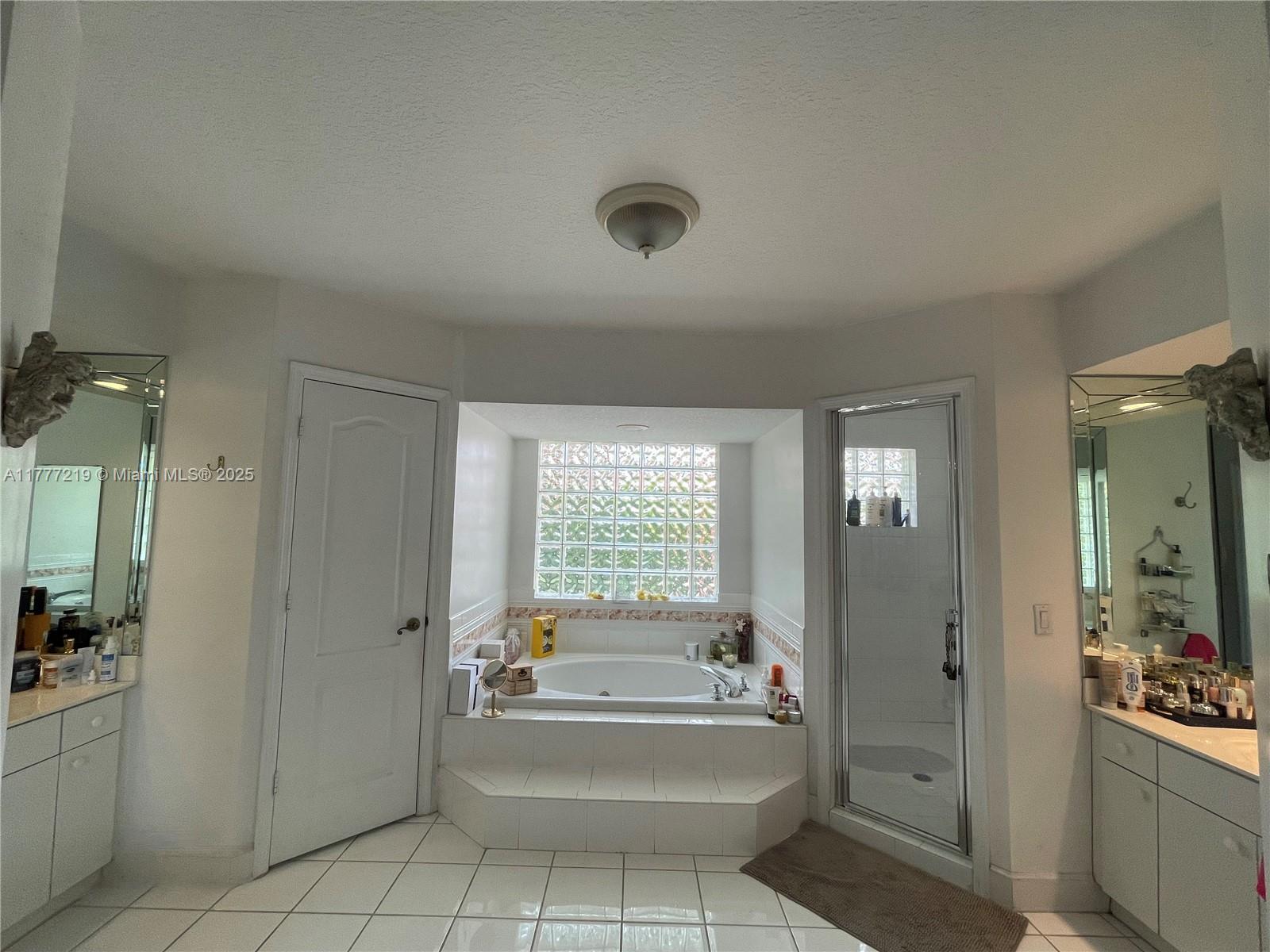 THE MANSIONS AT SUNSET 1S - Residential