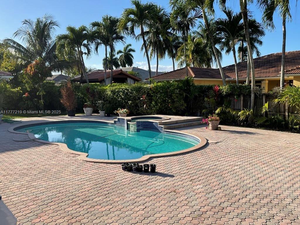 THE MANSIONS AT SUNSET 1S - Residential