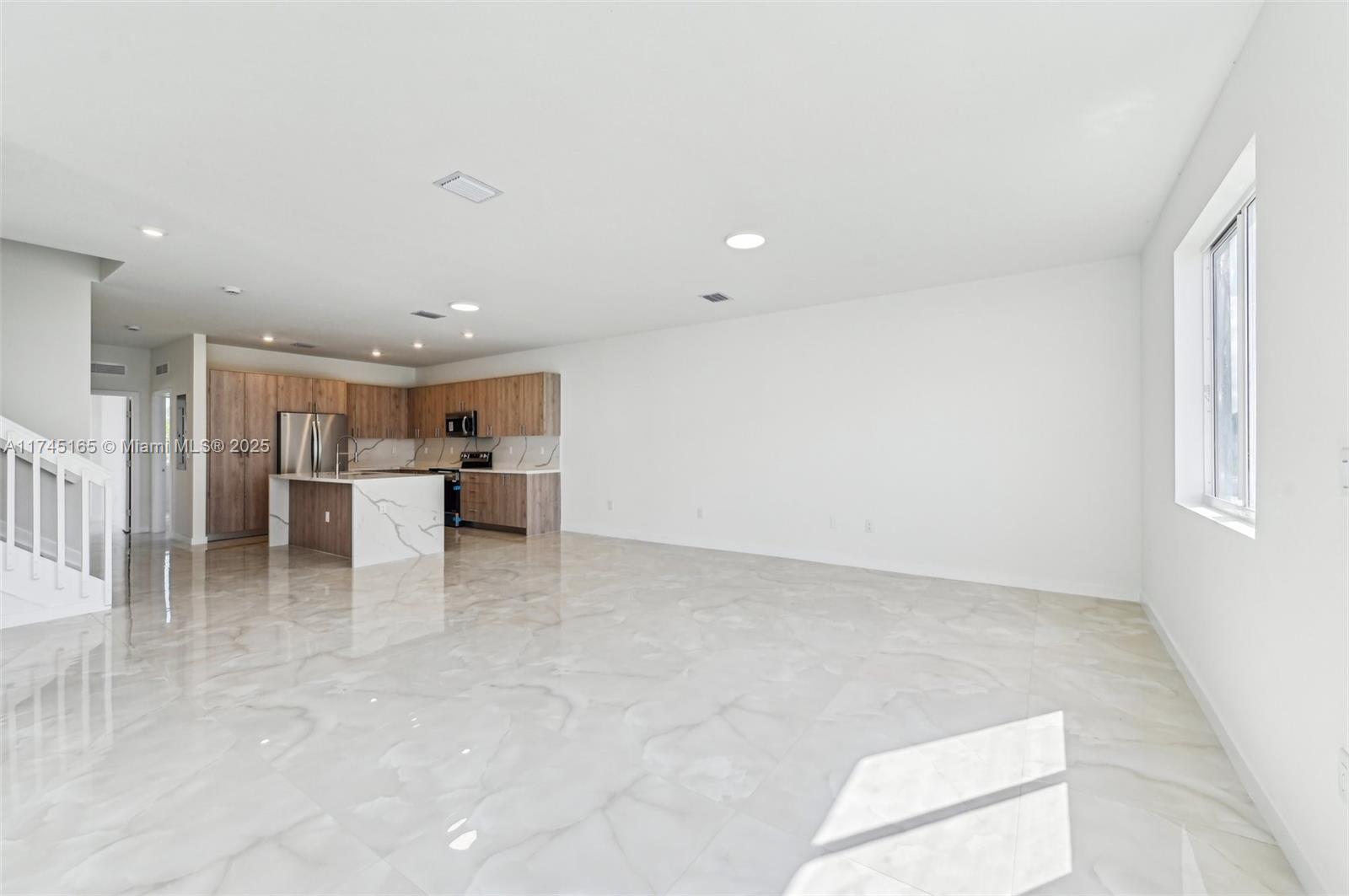 22445 SW 125 Ave, Miami, FL, 33170/$661,990 1 22445 SW 125 Ave
