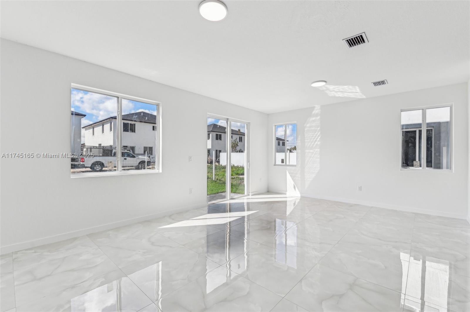 22445 SW 125 Ave, Miami, FL, 33170/$661,990 4 22445 SW 125 Ave