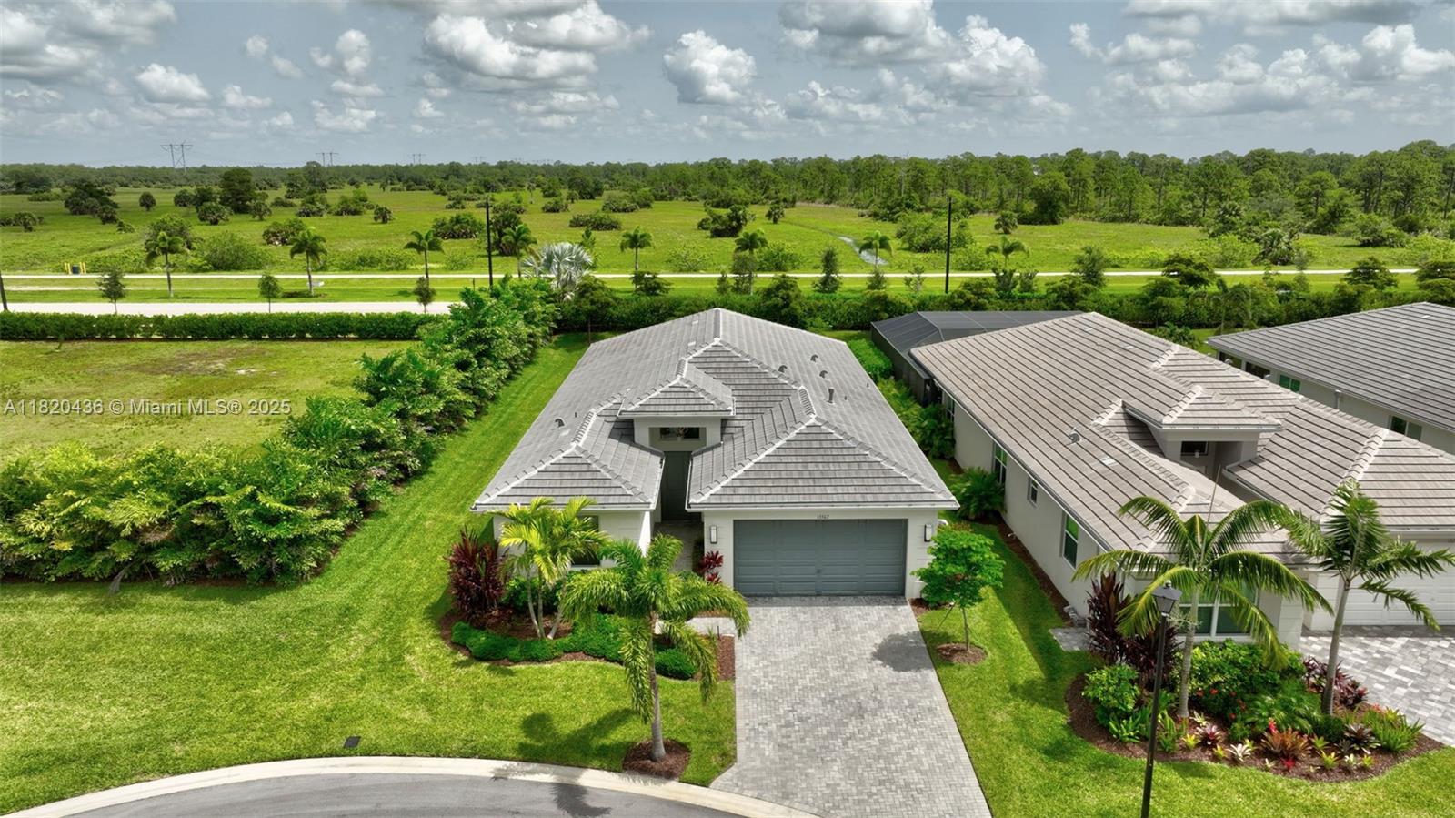 13307 SW Green Delta Rd, Port St. Lucie, FL, 34987/$649,900 2 13307 SW Green Delta Rd