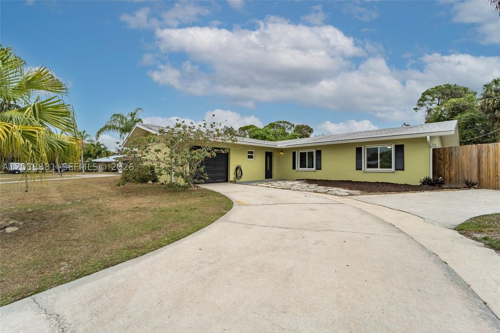 Photo of 607 N Coconut Ave N #607, Port St Lucie, FL 34952 (MLS # A12038881)