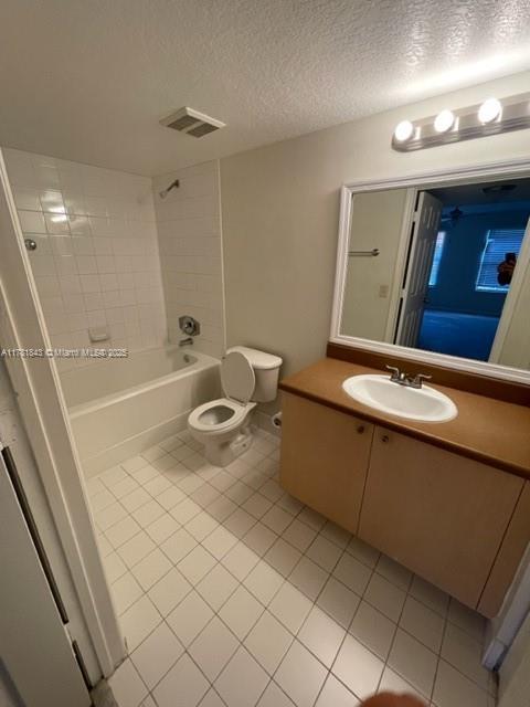 EMERALD ISLE AT LAGUNA LA - Residential Lease