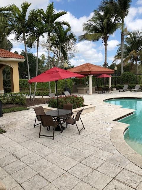 EMERALD ISLE AT LAGUNA LA - Residential Lease