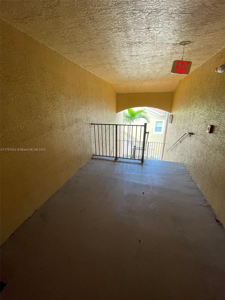 EMERALD ISLE AT LAGUNA LA - Residential Lease