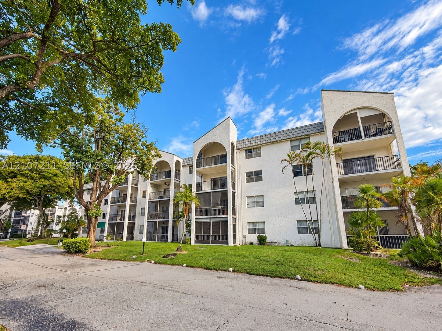 3300 Spanish Moss Ter