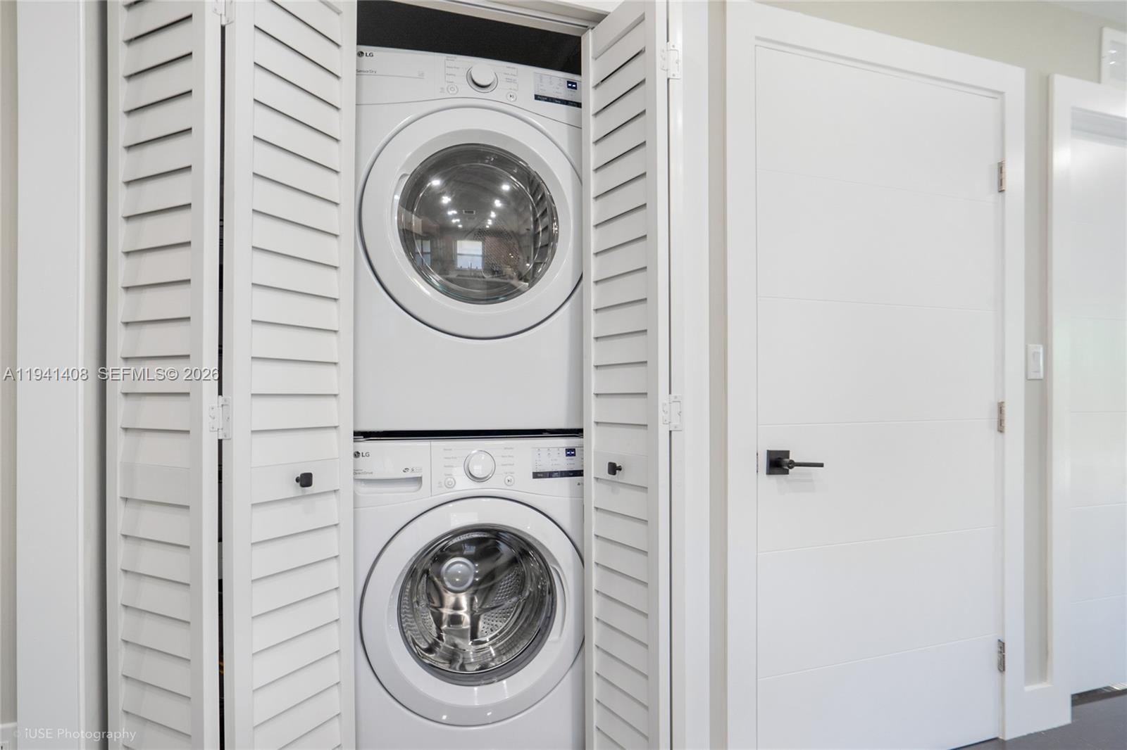 CRESTWOOD - Residential Lease