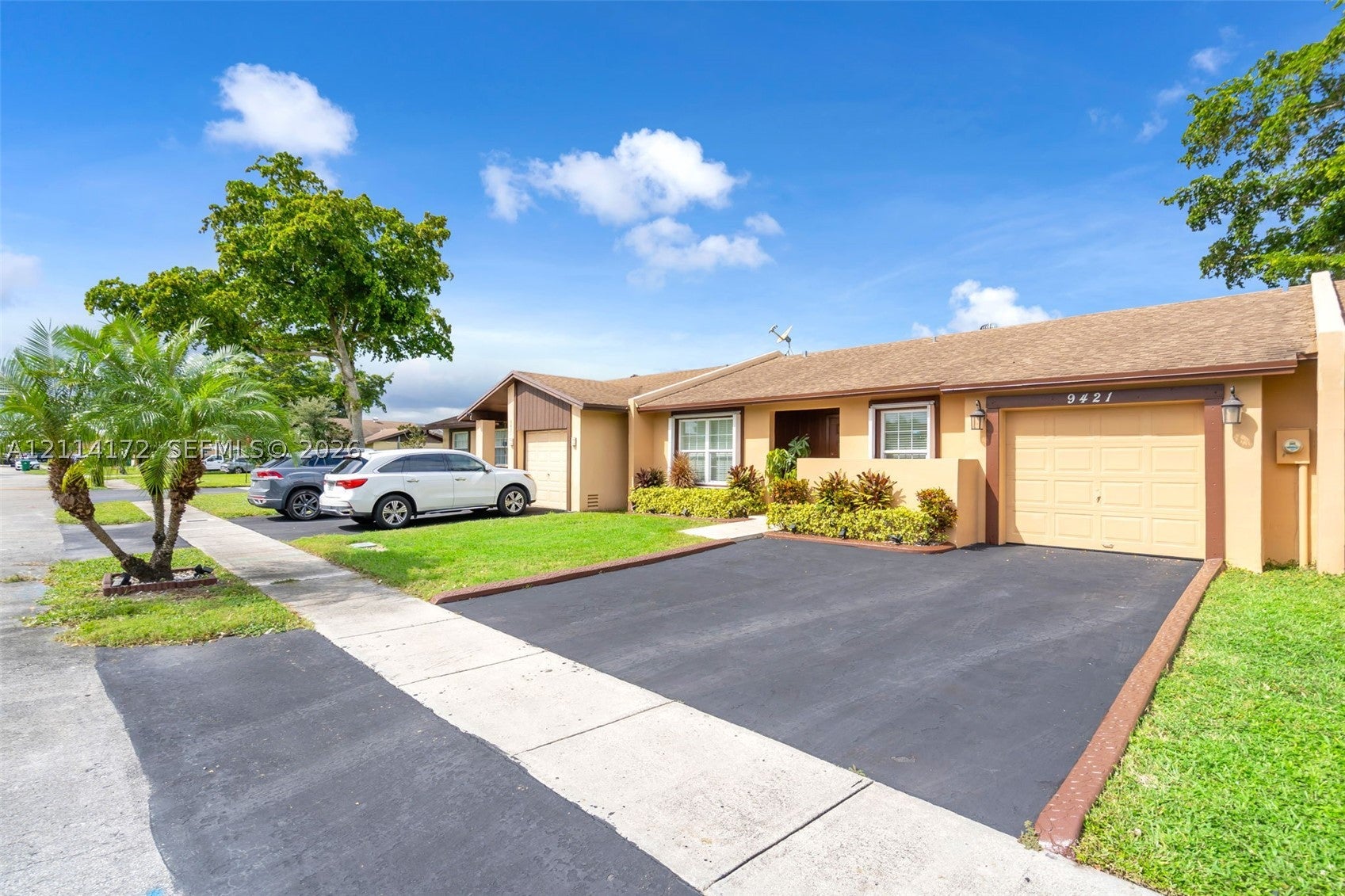 9421 S Meadows Cir