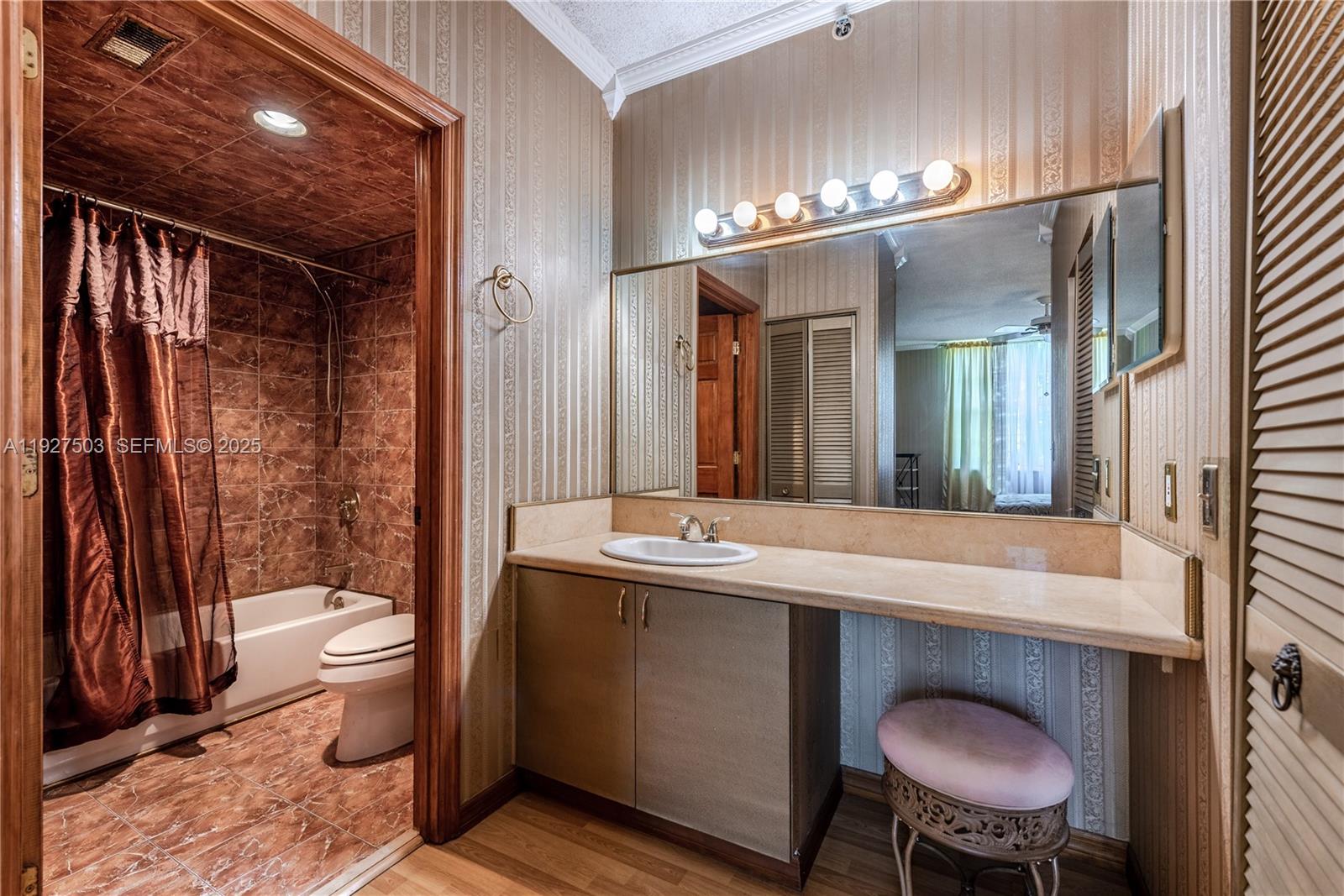 THE YACHT CLUB AT AVENTUR - Residential Lease