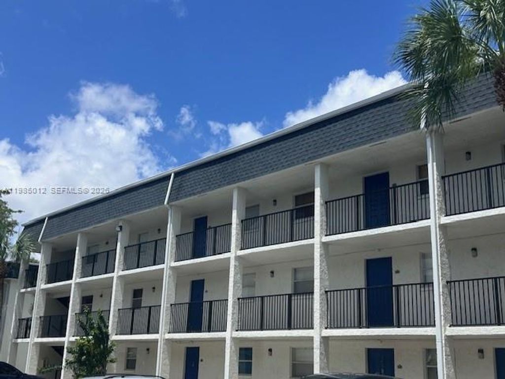 Photo of 5100 SW 64th Ave #202, Davie, FL 33314 (MLS # A11985012)