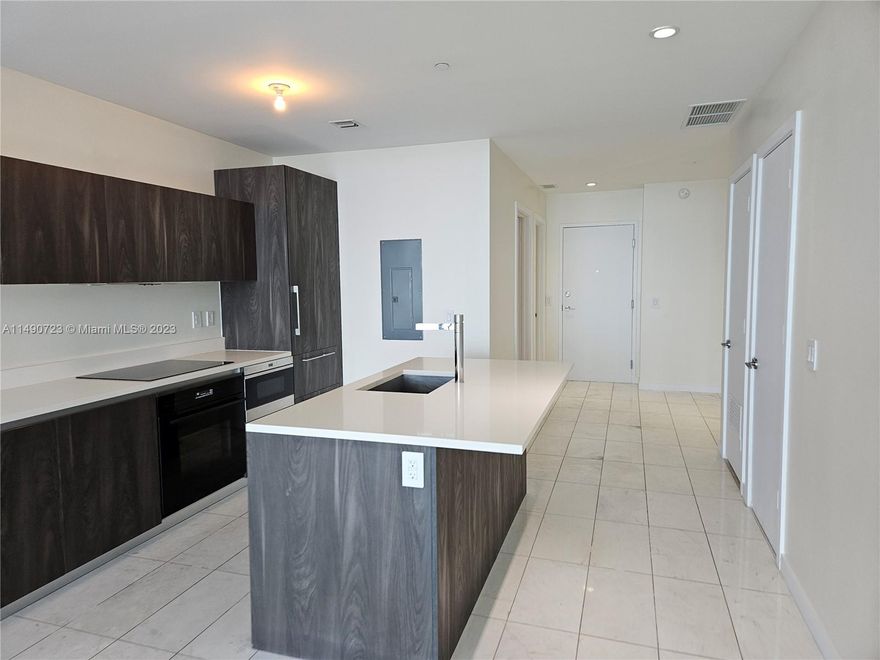 enjoy this beautiful waterfront two bedroom featuring stainless steel appliances , marble floors, spectacular view of the bay , great amenities in the building, Spa , pool , gym and Frontdesk 24 hrs.