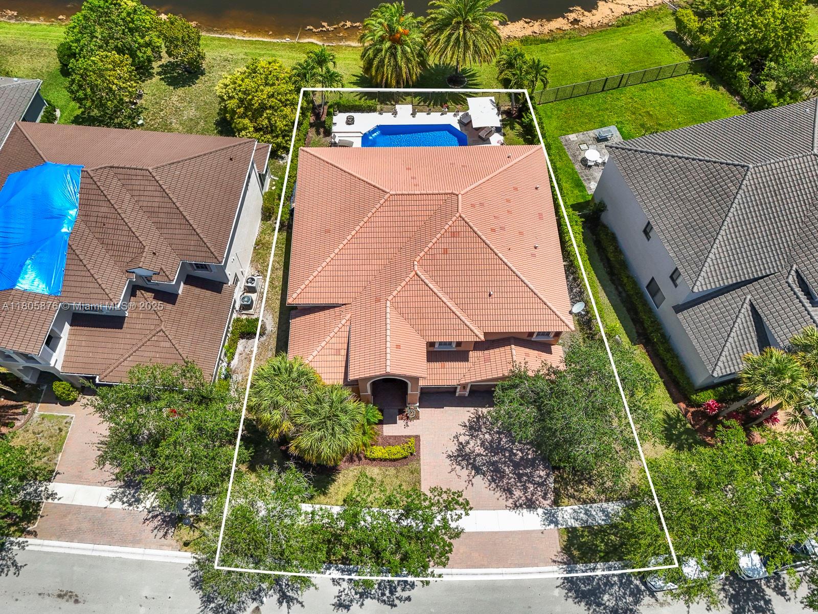 Property for Sale at 19165 N Gardenia Ave, Weston, Broward County, Florida - Bedrooms: 5 
Bathrooms: 5  - $1,619,000