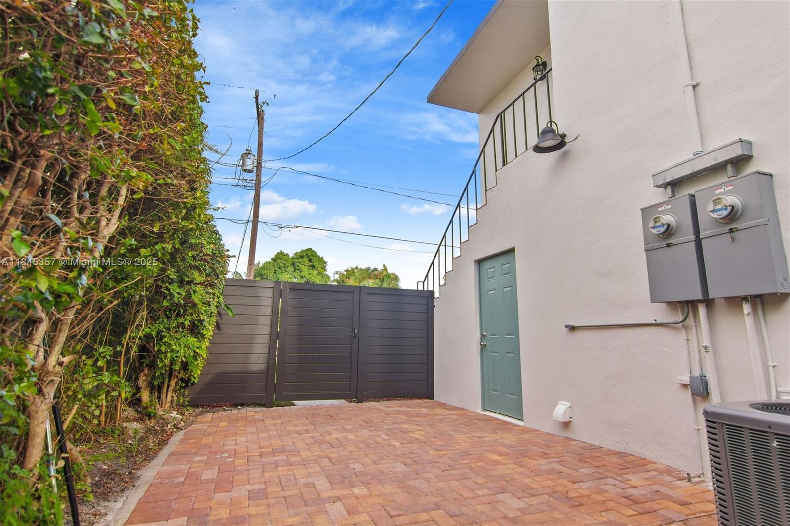 ROSWELL GREENS - Residential Lease