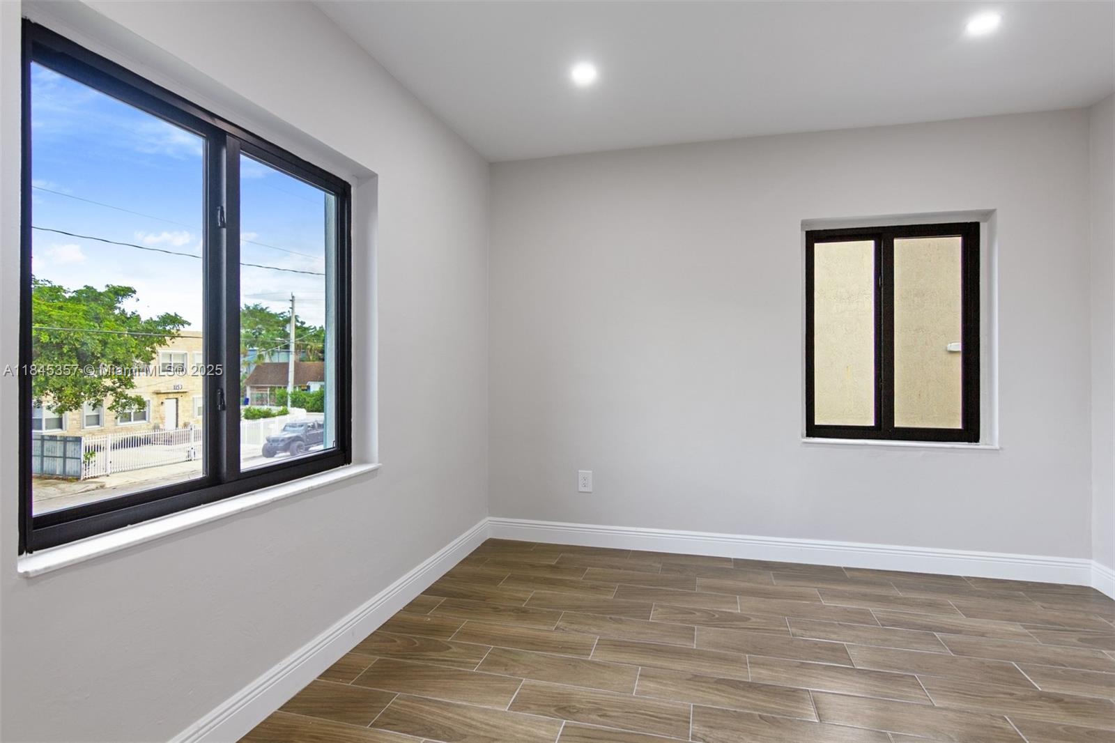 ROSWELL GREENS - Residential Lease