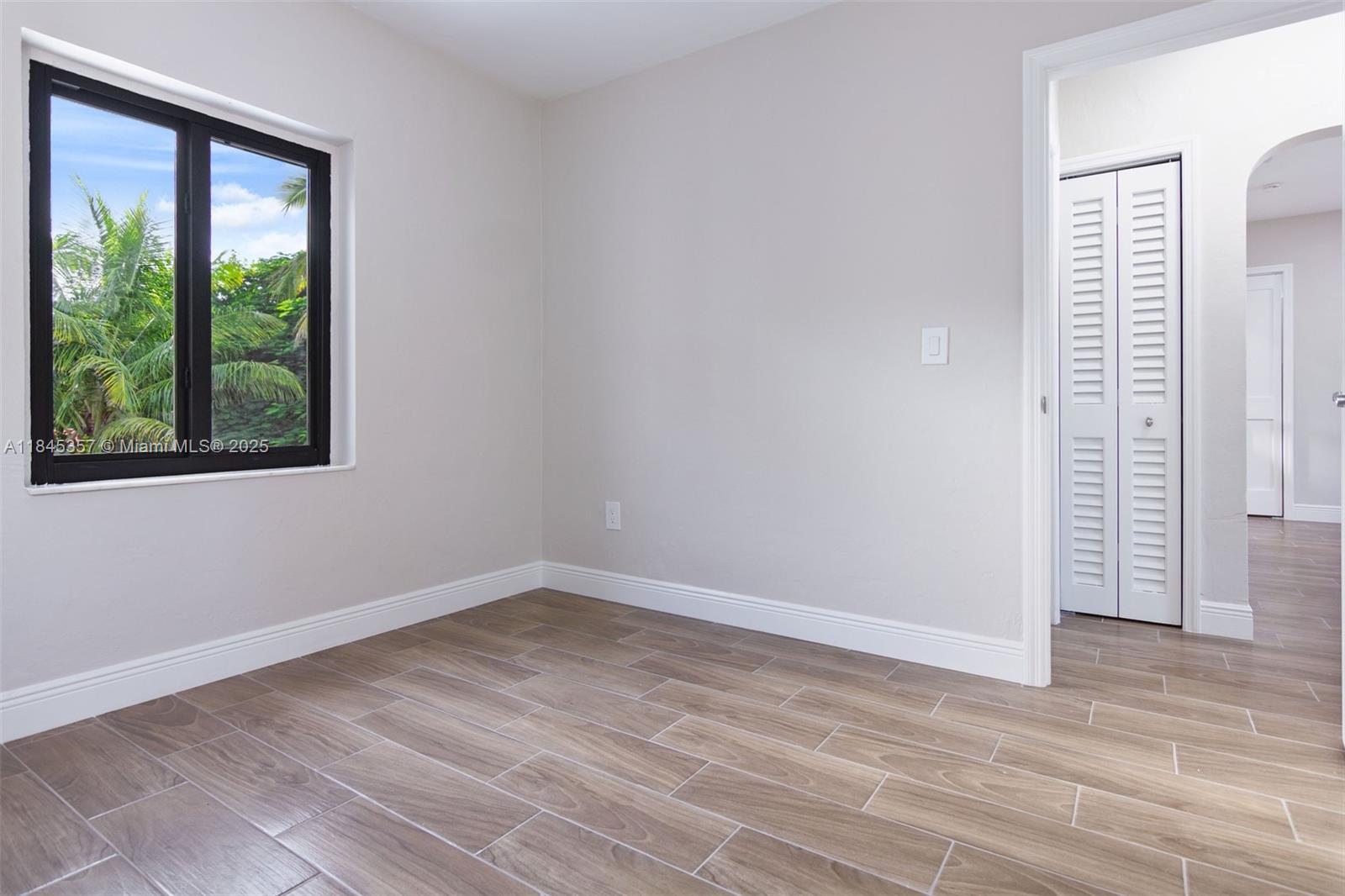 ROSWELL GREENS - Residential Lease