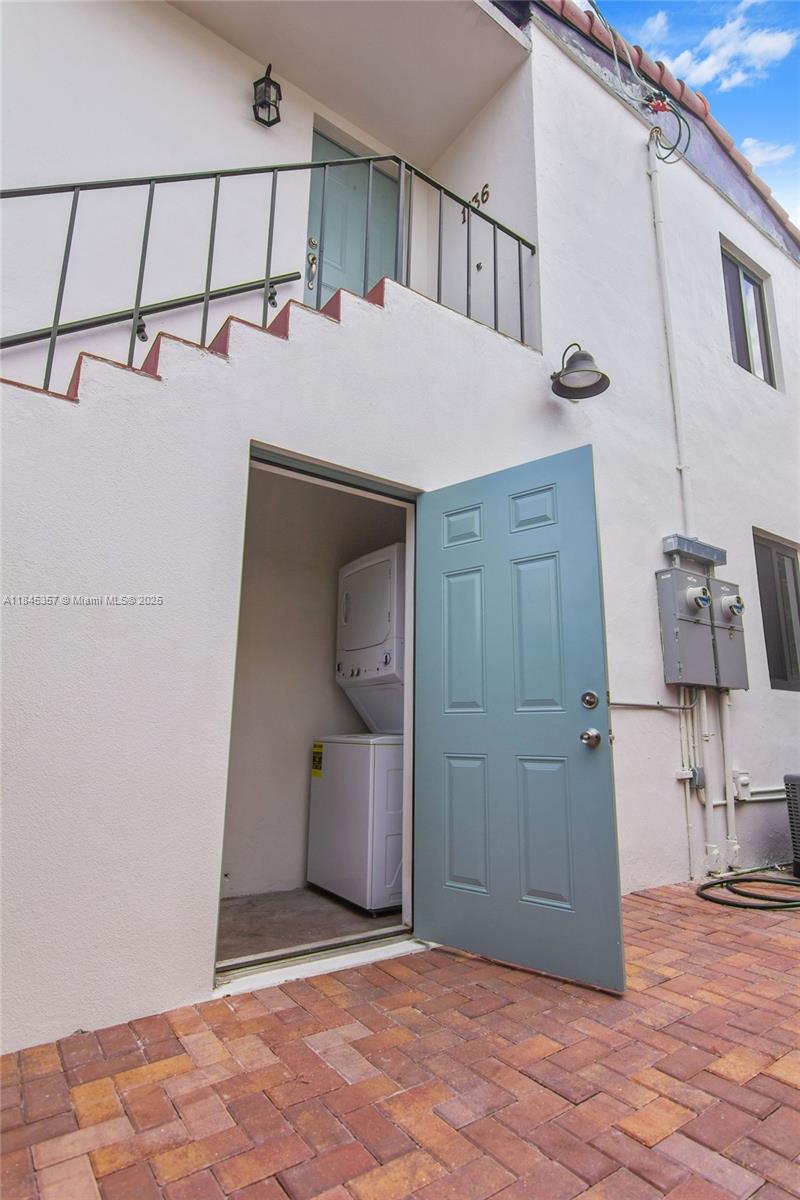 ROSWELL GREENS - Residential Lease