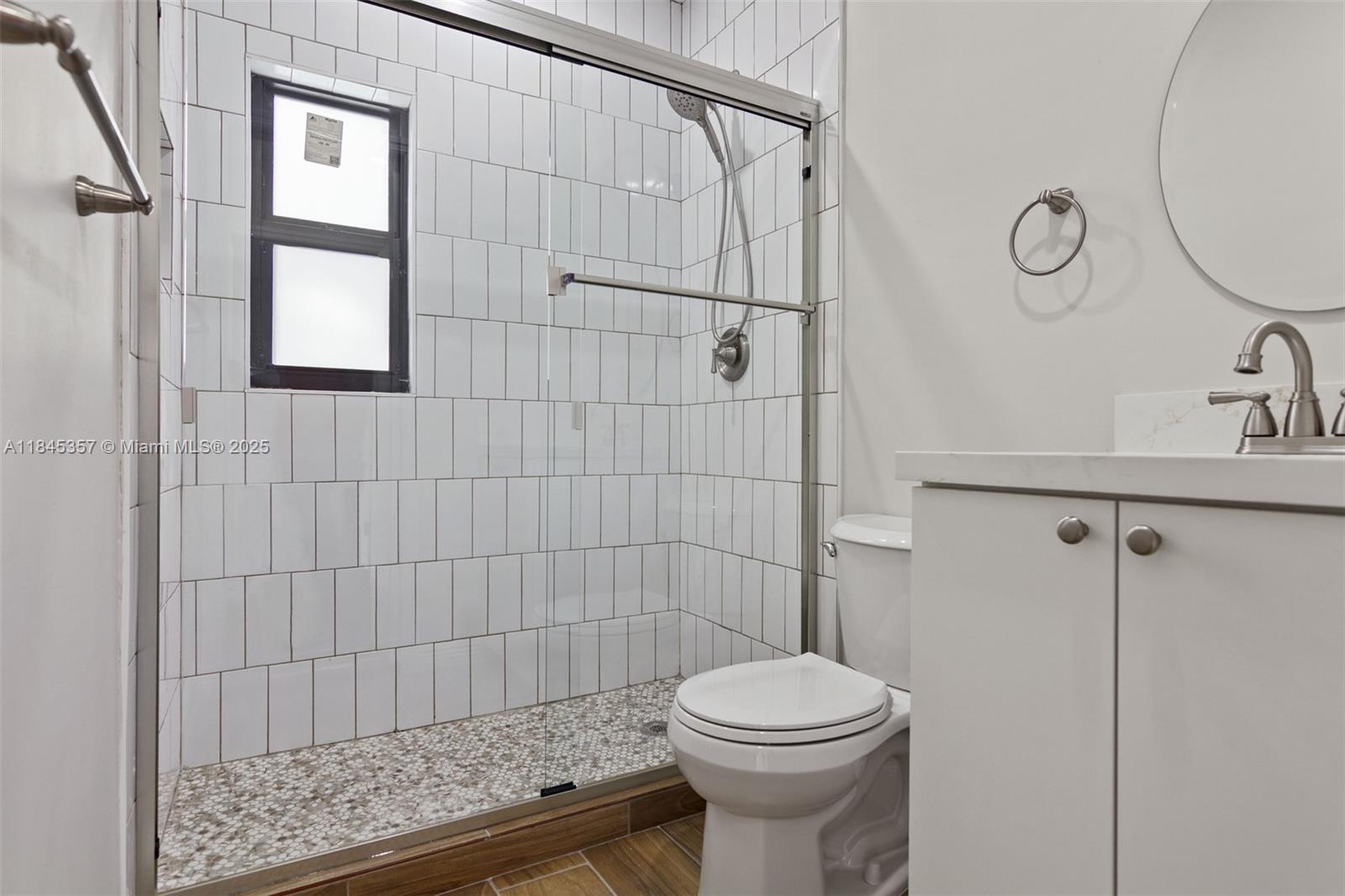 ROSWELL GREENS - Residential Lease