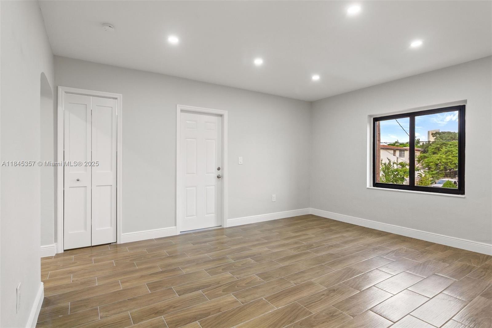 ROSWELL GREENS - Residential Lease