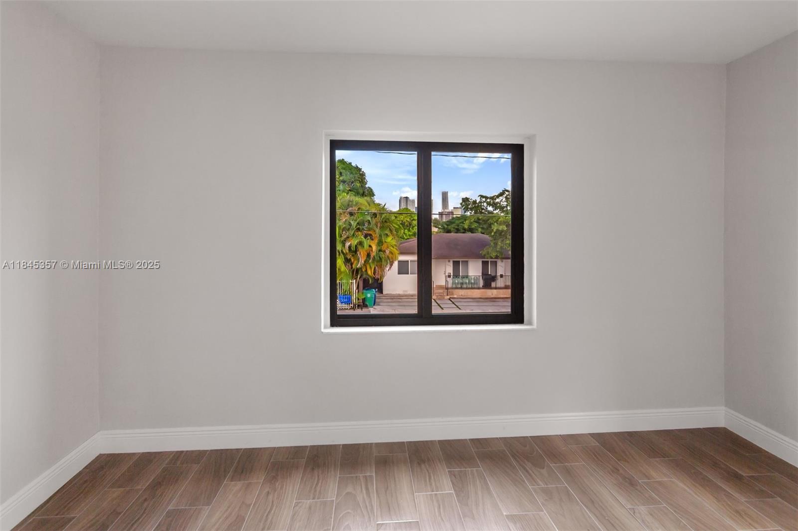 ROSWELL GREENS - Residential Lease