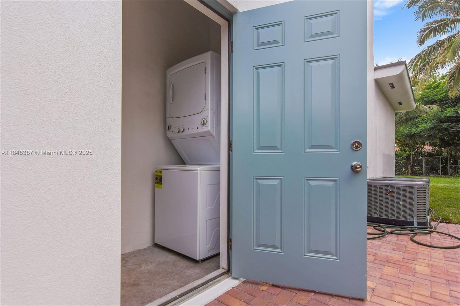 ROSWELL GREENS - Residential Lease