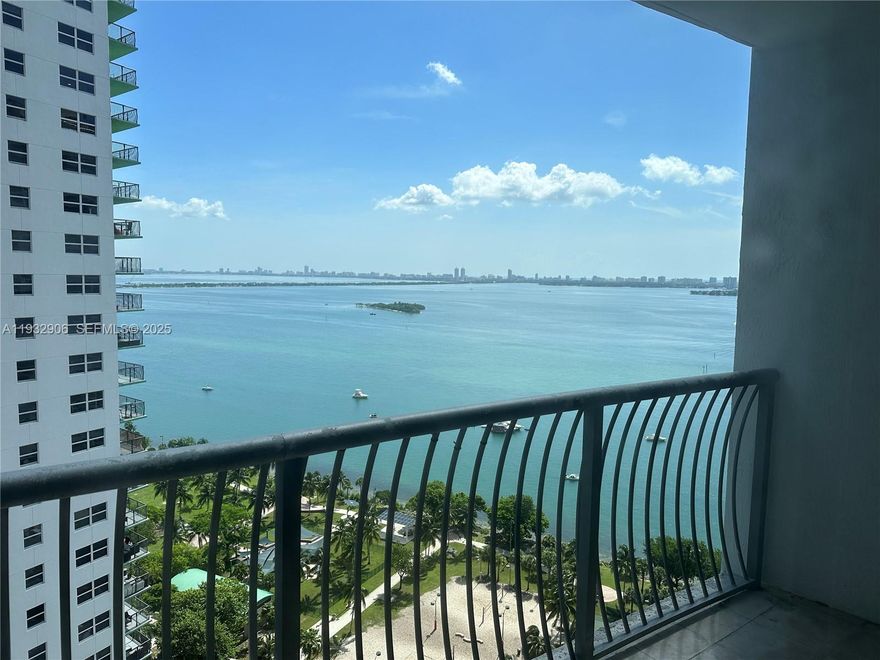 This 1bedroom / 1 bathroom unit offers sleek finishes, beautiful bay view and city skyline and an in unit washer/dryer. Nestled in the iconic Opera Tower condo, it's your front row seat to Miami's vibrant lifestyle. Residents enjoy resort style amenities, including a heated pool and lounge area overlooking the city and bay, a fully equipped fitness center and an elegant clubroom. Convenient lobby shops. Steps from Margaret Pace Park and minutes from Wynwood, the design district and south beach.