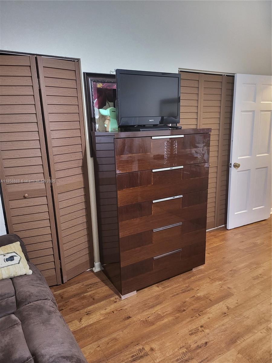 PEMBROKE POINTE - Residential