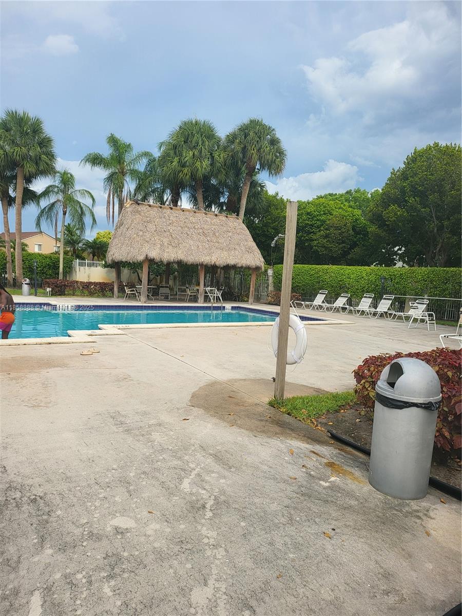 PEMBROKE POINTE - Residential