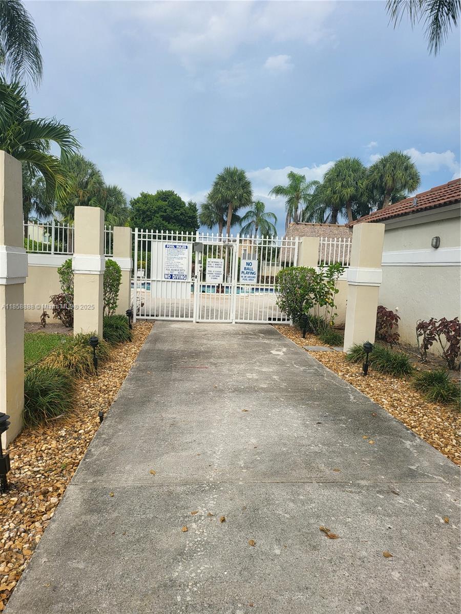 PEMBROKE POINTE - Residential