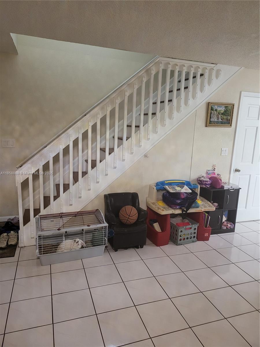 PEMBROKE POINTE - Residential