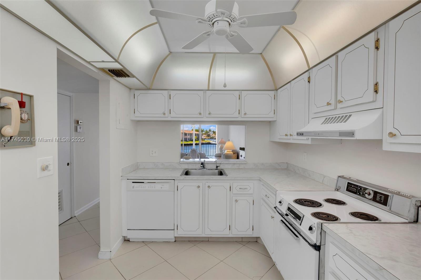 ISLAND CLUB ONE CONDO - Residential
