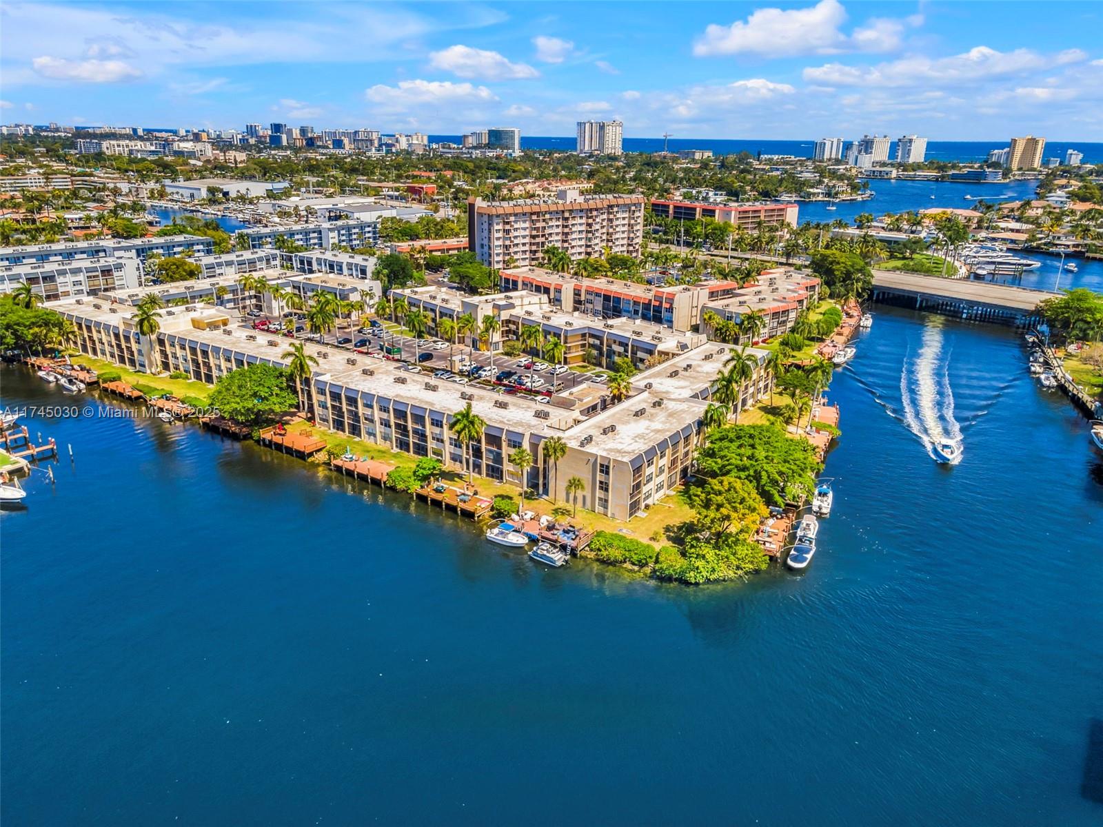 ISLAND CLUB ONE CONDO - Residential