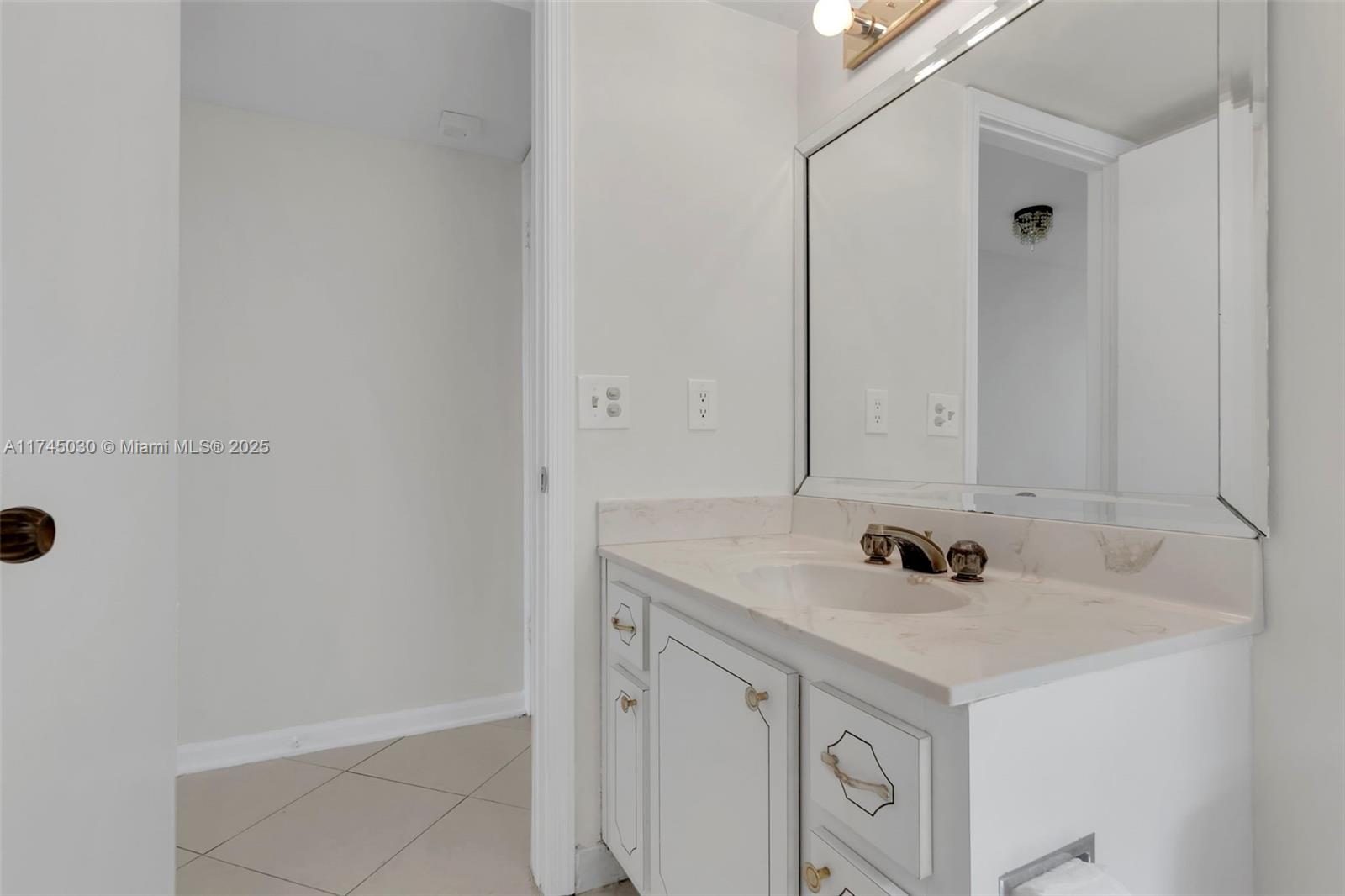 ISLAND CLUB ONE CONDO - Residential