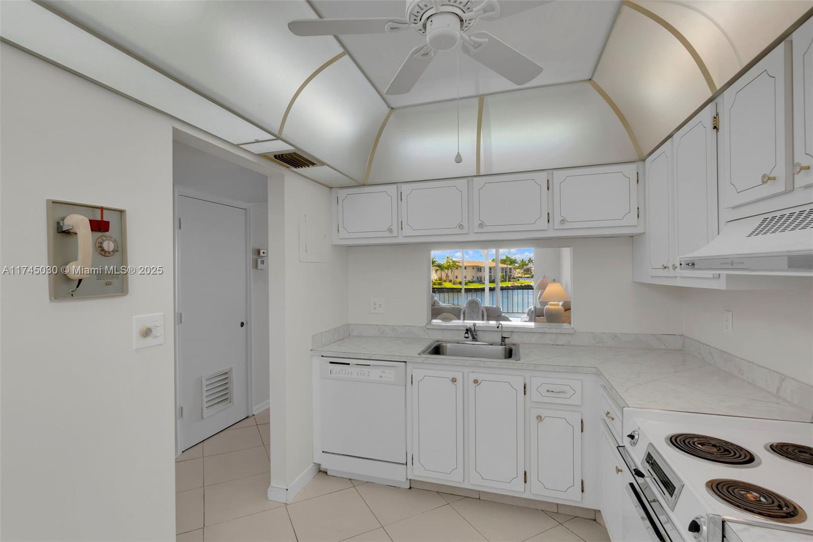 ISLAND CLUB ONE CONDO - Residential