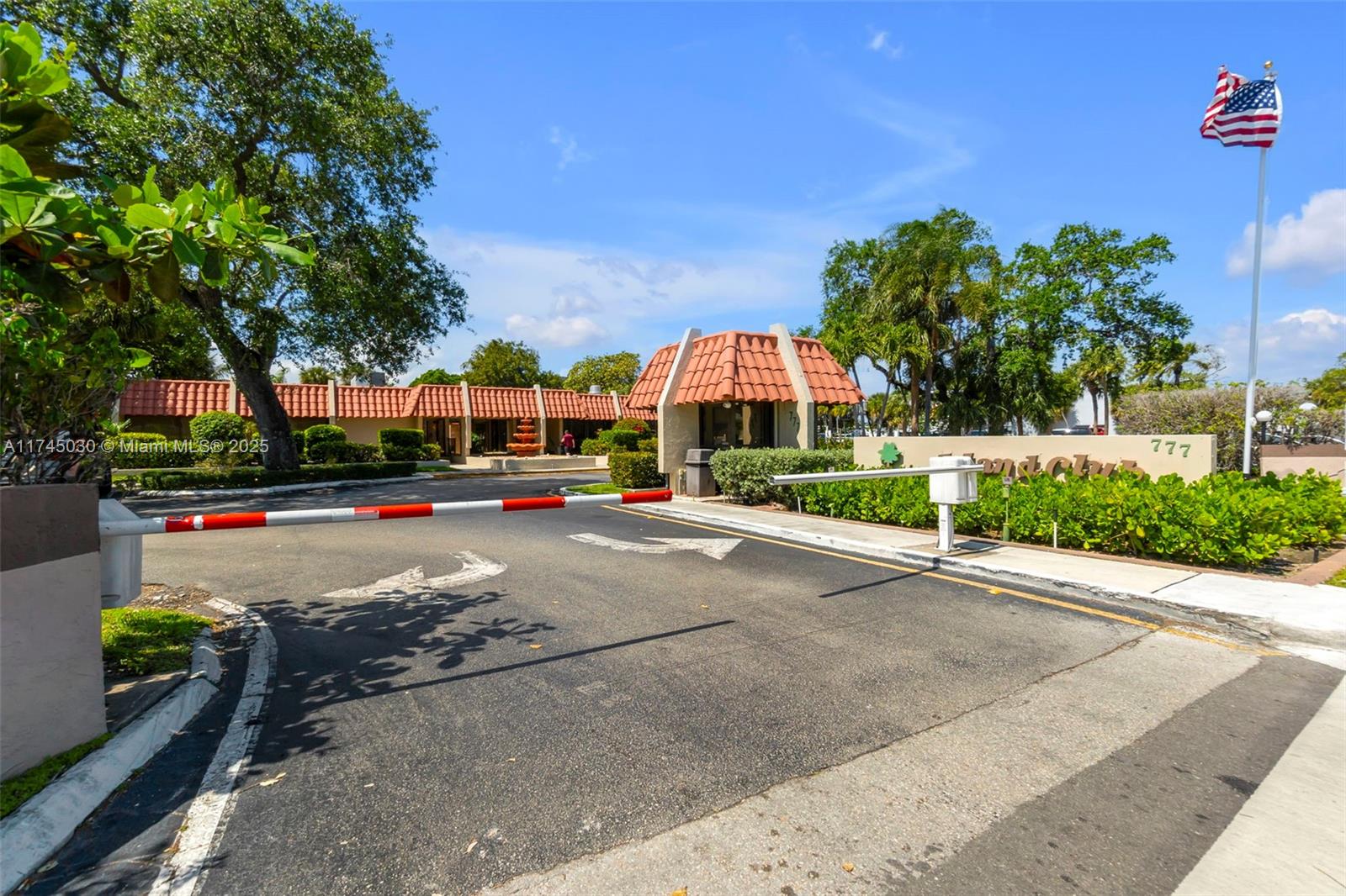 ISLAND CLUB ONE CONDO - Residential
