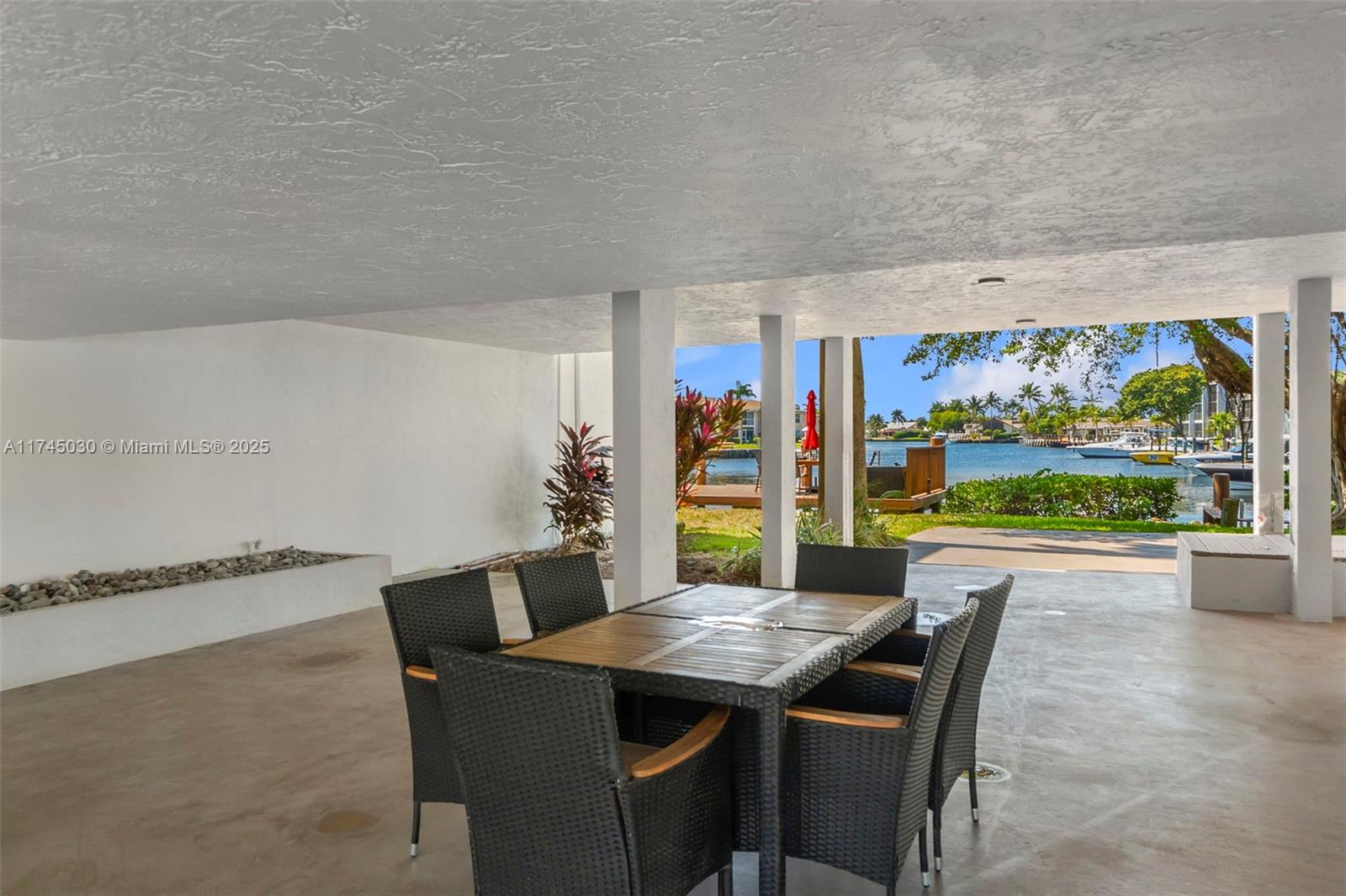 ISLAND CLUB ONE CONDO - Residential