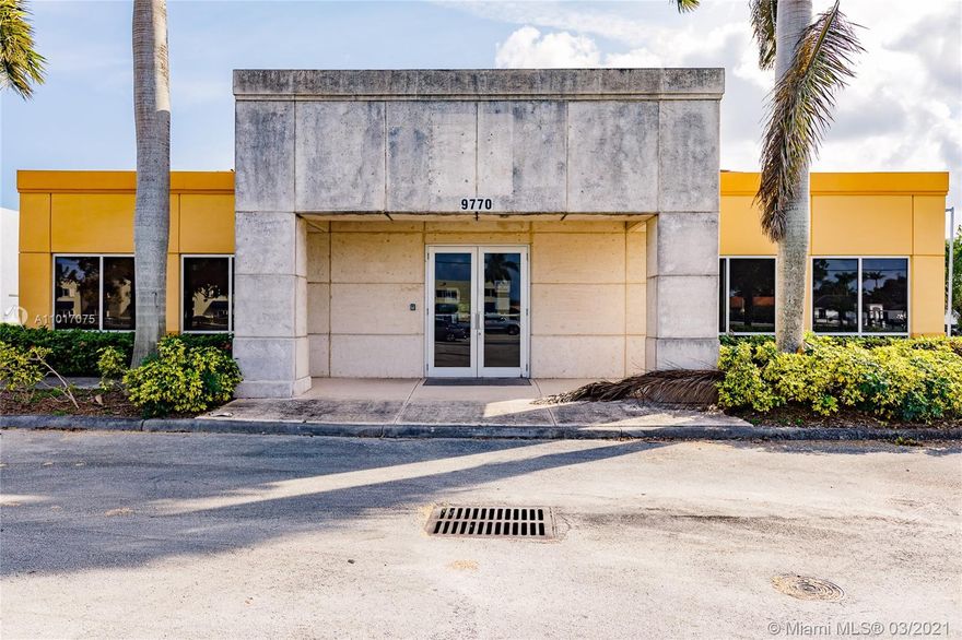 Jardack Commercial Realty Corp. Engaged as exclusive agent, is pleased to offer for a fully built-out retail bank branch  at  9770 SW 25th Street located in the heart of the highly sought-after submarket of Doral. Florida.
The subject property consists of 5,941 Square feet of gross leasable space on 1.03 acres of land. The subject property boasts ample parking and three drive-thru lanes.
