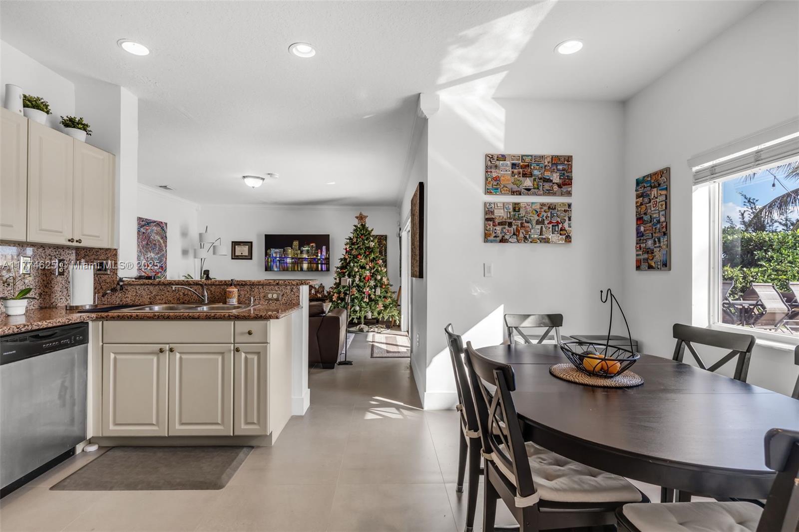 TWIN LAKE SHORES EAST - Residential