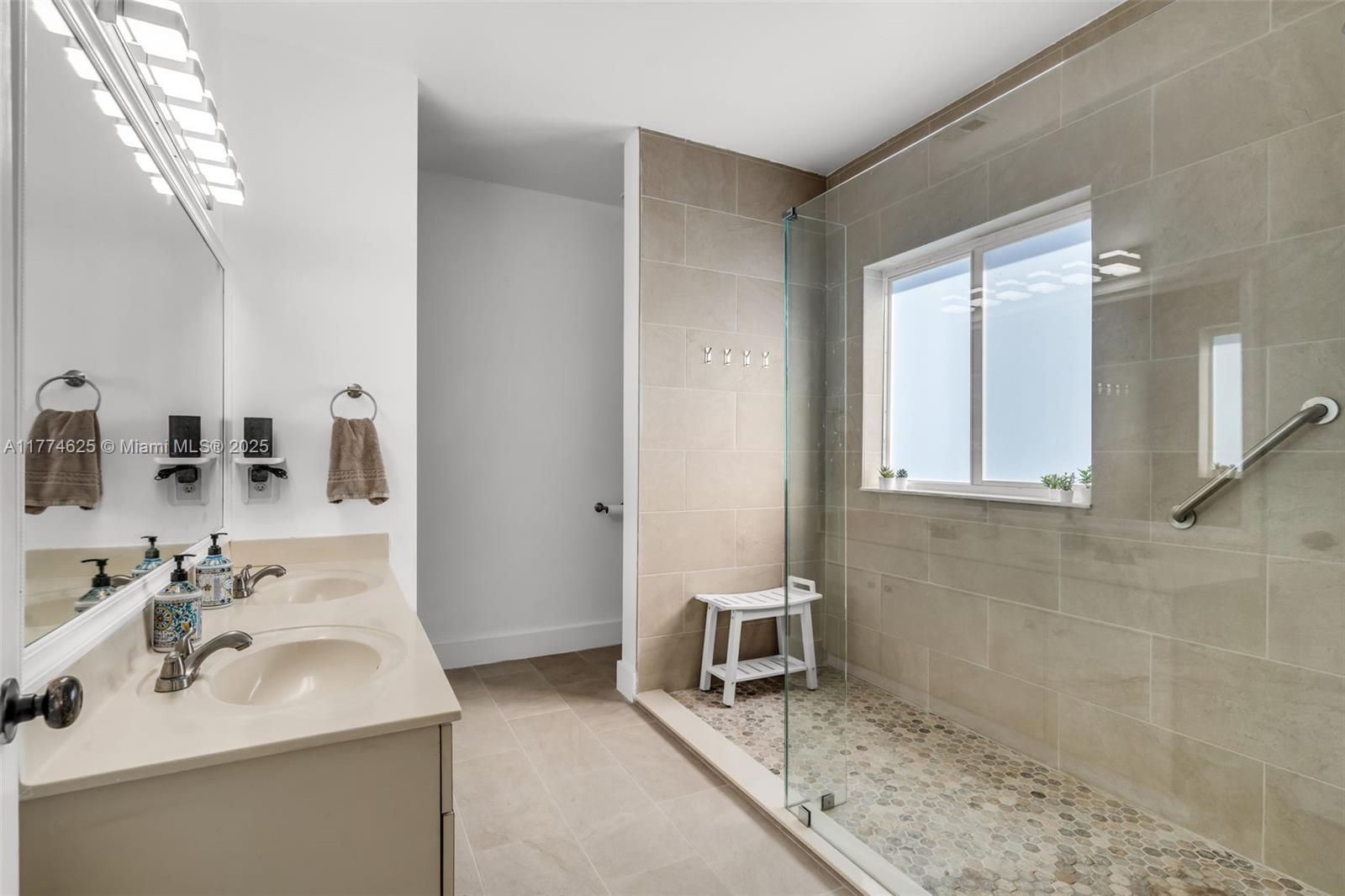 TWIN LAKE SHORES EAST - Residential