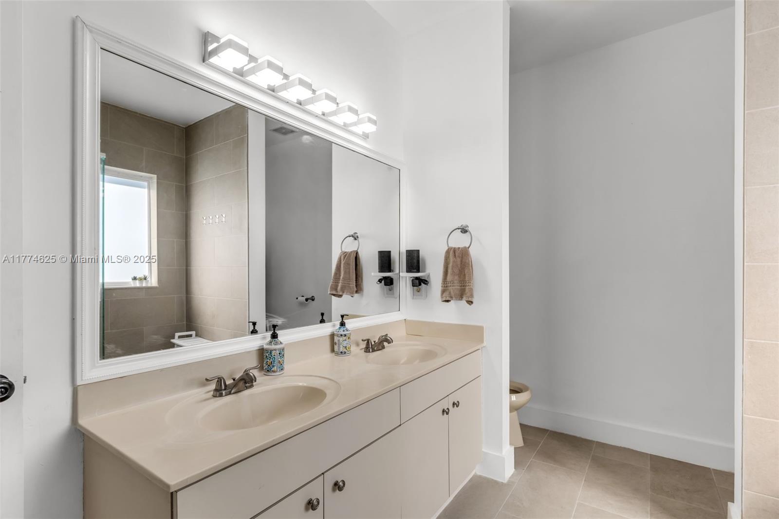 TWIN LAKE SHORES EAST - Residential