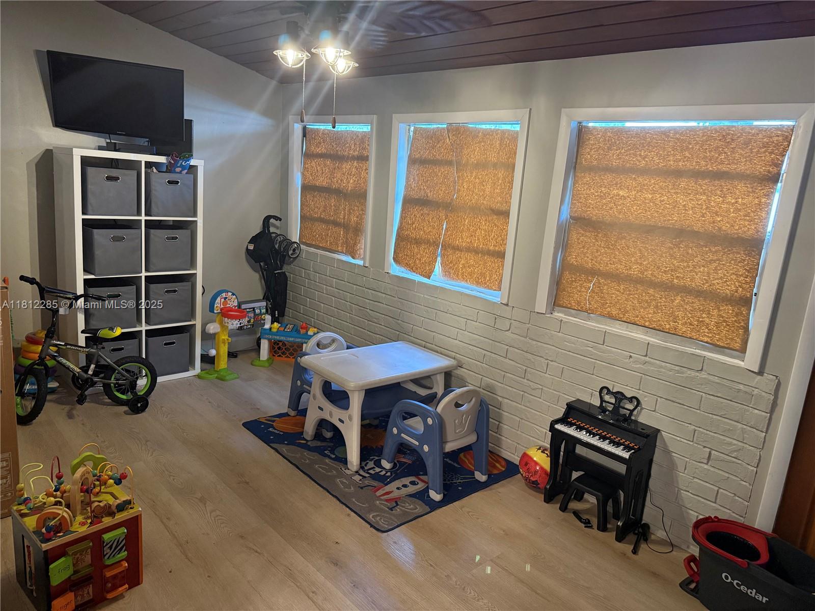 SUNSHINE PARK ESTATES ADD - Residential