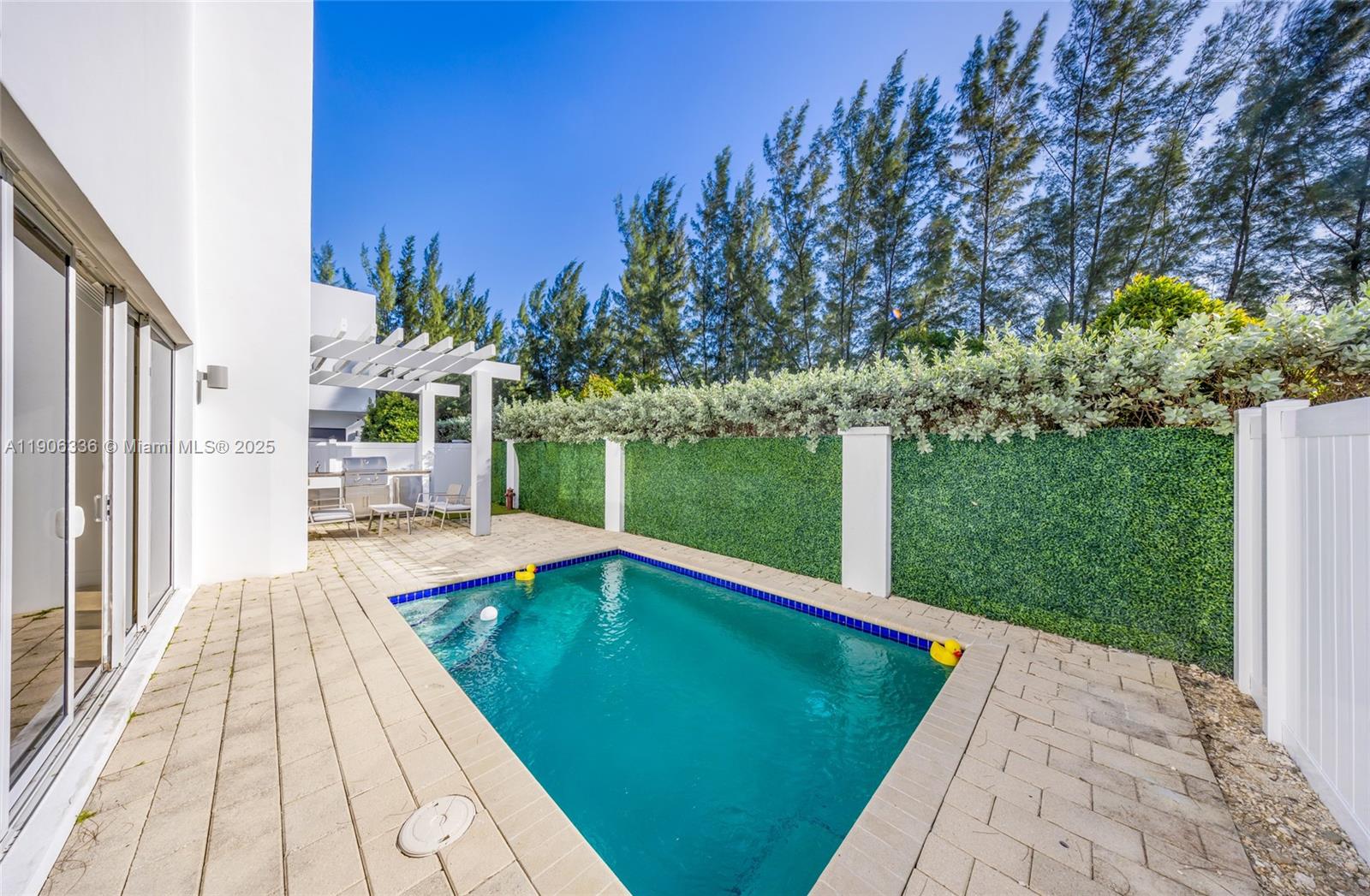 DORAL COMMONS RESIDENTIAL - Residential