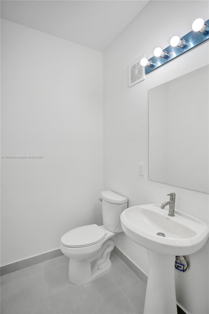 AURORA - Residential Lease