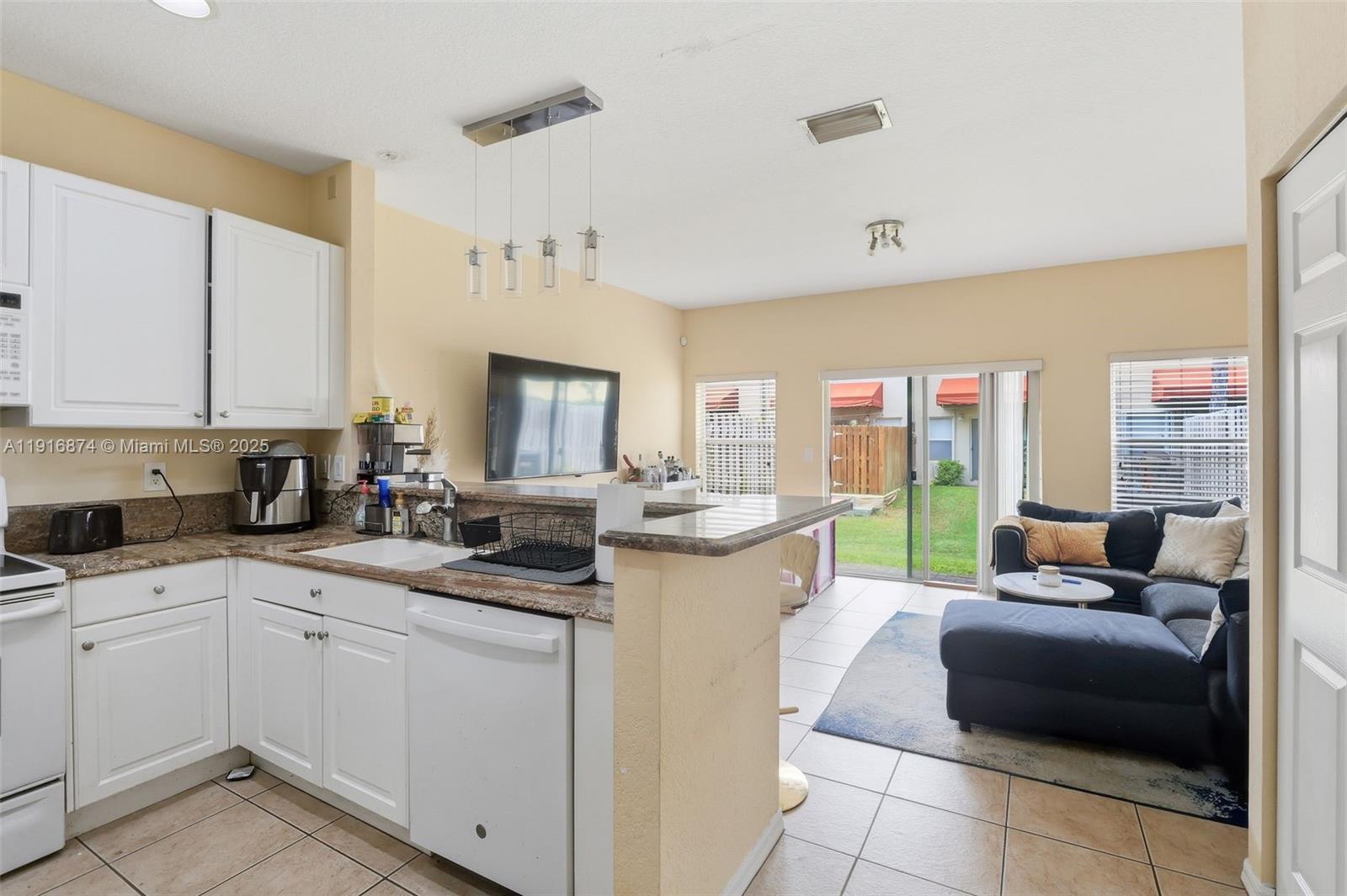 CARRIAGE HOMES AT BENTLEY - Residential