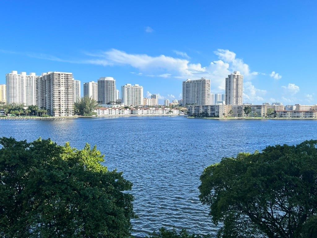 COMMODORE PLAZA CONDO - Residential