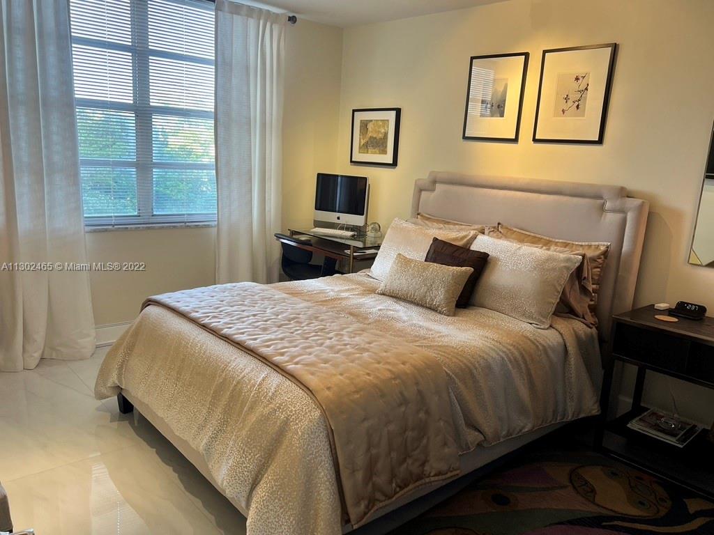 COMMODORE PLAZA CONDO - Residential