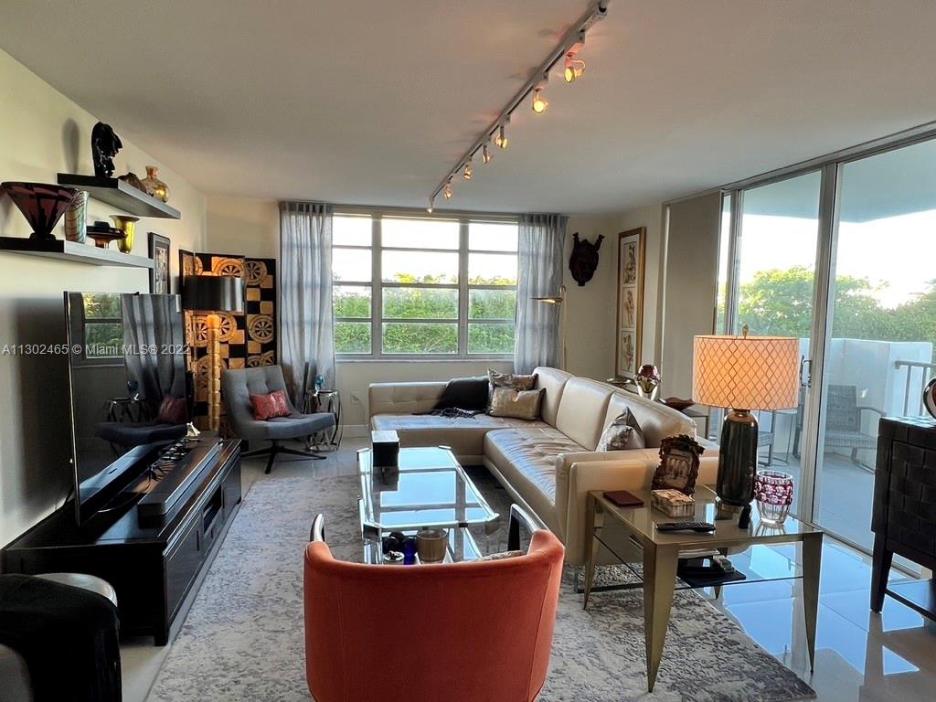 COMMODORE PLAZA CONDO - Residential