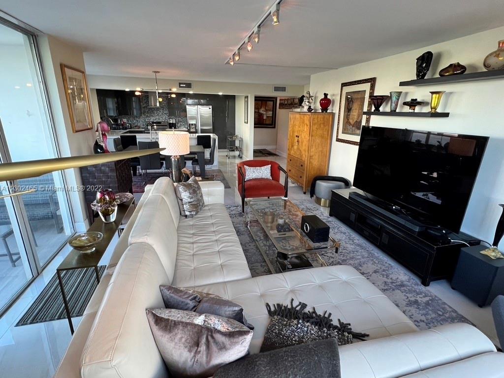 COMMODORE PLAZA CONDO - Residential