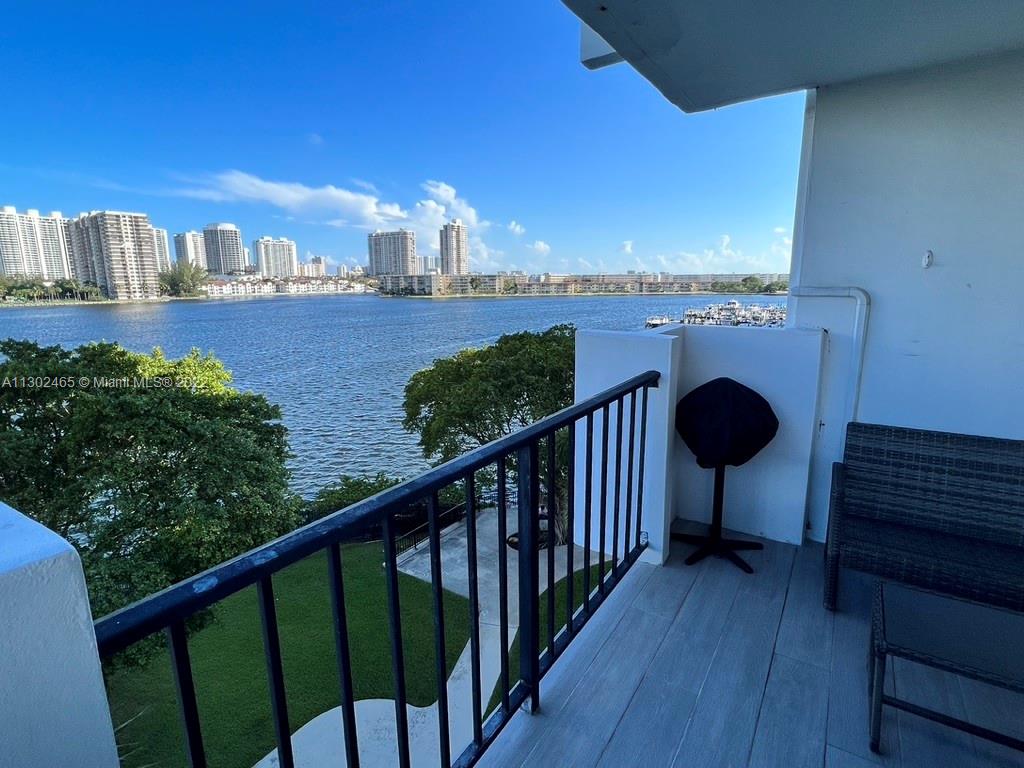 COMMODORE PLAZA CONDO - Residential