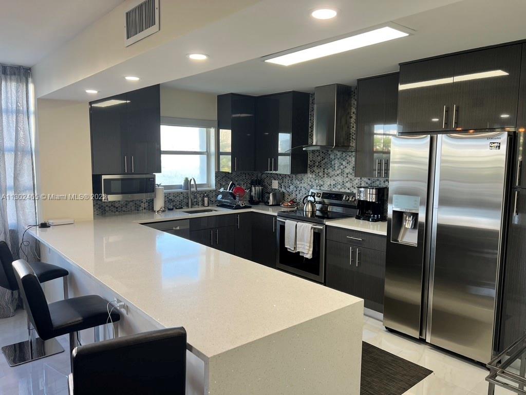 COMMODORE PLAZA CONDO - Residential