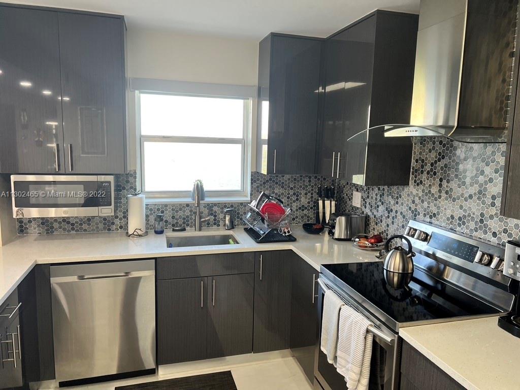 COMMODORE PLAZA CONDO - Residential